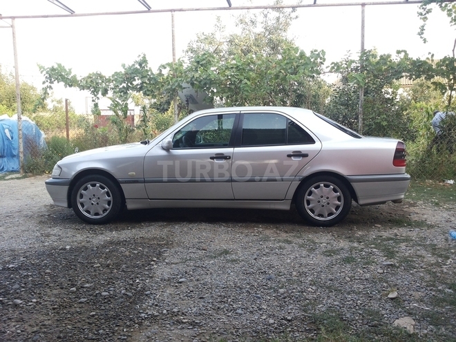 Mercedes C 220 2000, 300,000 km - 2.2 l - Biləsuvar