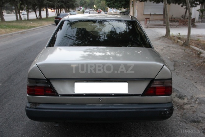 Mercedes E 200 1989, 300,000 km - 2.0 l - Bakı