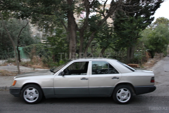 Mercedes E 200 1989, 300,000 km - 2.0 l - Bakı