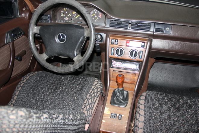 Mercedes E 200 1989, 300,000 km - 2.0 l - Bakı