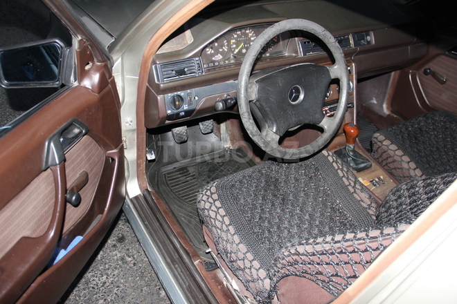 Mercedes E 200 1989, 300,000 km - 2.0 l - Bakı