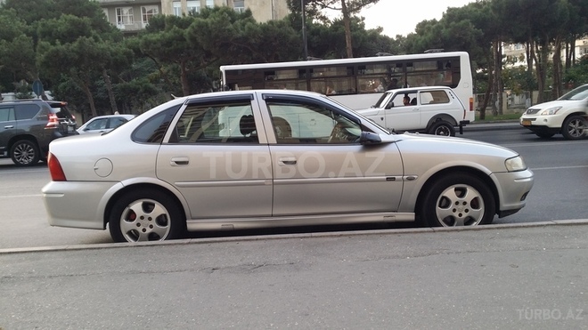 Opel Vectra 2001, 175,000 km - 1.8 л - Bakı