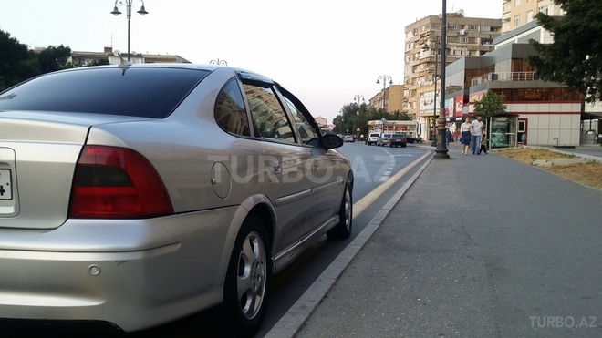 Opel Vectra 2001, 175,000 km - 1.8 л - Bakı