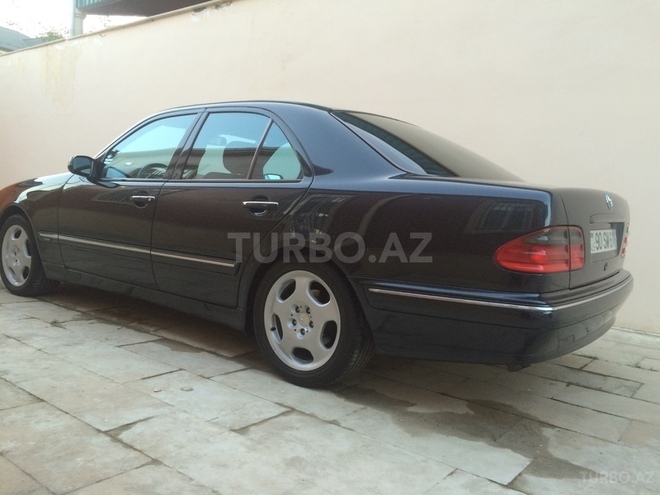 Mercedes E 220 2001, 219,643 km - 2.2 л - Bakı