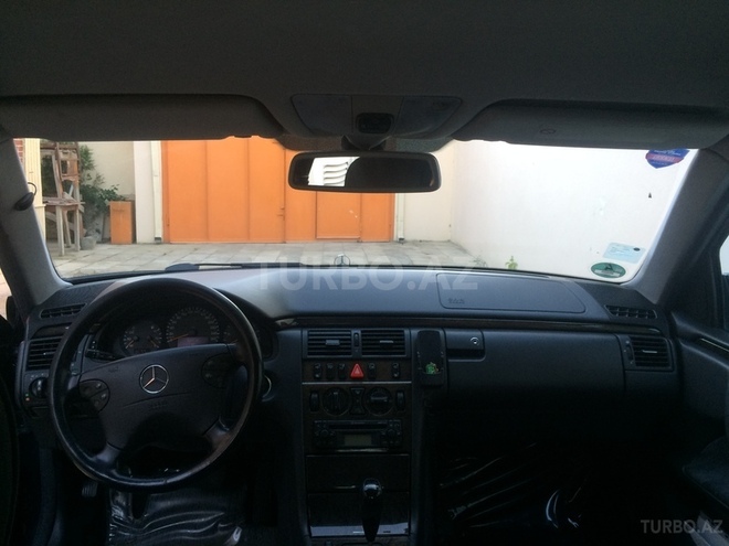 Mercedes E 220 2001, 219,643 km - 2.2 л - Bakı