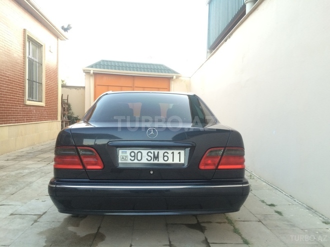 Mercedes E 220 2001, 219,643 km - 2.2 л - Bakı