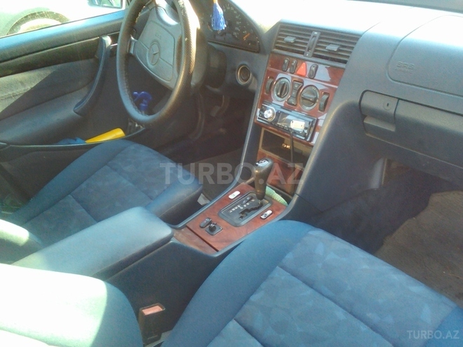 Mercedes C 250 1997, 290,000 km - 2.5 l - Bakı