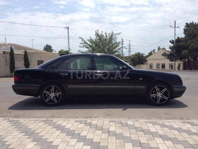 Mercedes E 240 1997, 220,000 km - 2.4 l - Bakı