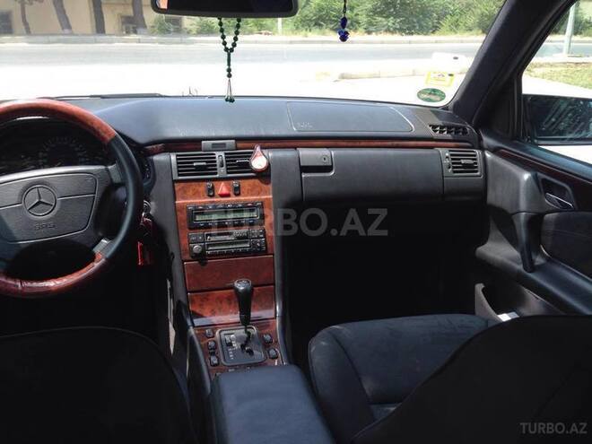 Mercedes E 240 1997, 220,000 km - 2.4 l - Bakı