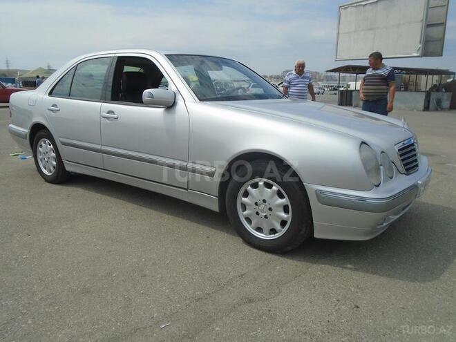 Mercedes E 220 2001, 200,000 km - 2.2 l - Bakı