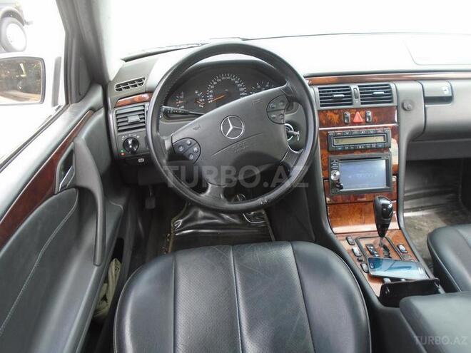 Mercedes E 220 2001, 200,000 km - 2.2 l - Bakı