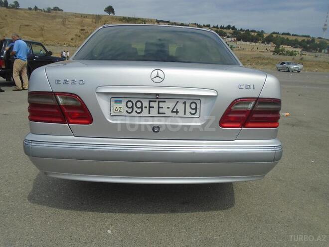 Mercedes E 220 2001, 200,000 km - 2.2 l - Bakı