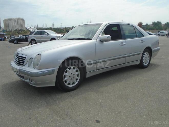 Mercedes E 220 2001, 200,000 km - 2.2 l - Bakı