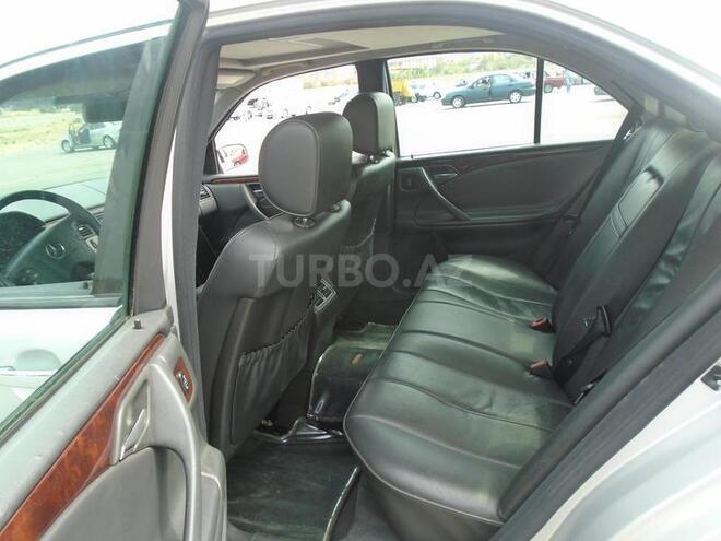 Mercedes E 220 2001, 200,000 km - 2.2 l - Bakı