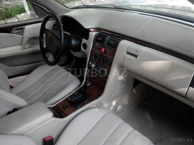Mercedes E 200 1997, 258,000 km - 2.0 l - Bakı