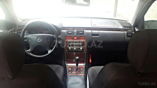 Mercedes E 270 1999, 220,000 km - 2.7 l - Bakı
