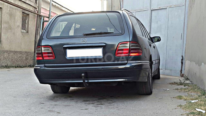 Mercedes E 270 1999, 220,000 km - 2.7 l - Bakı