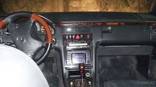 Mercedes E 320 2002, 277,000 km - 3.2 l - Bakı