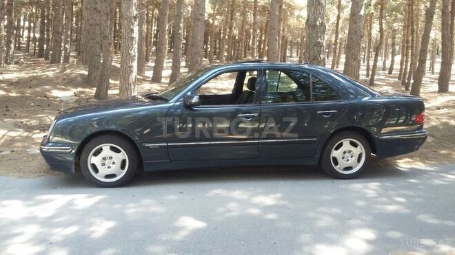 Mercedes E 320 2002, 277,000 km - 3.2 l - Bakı