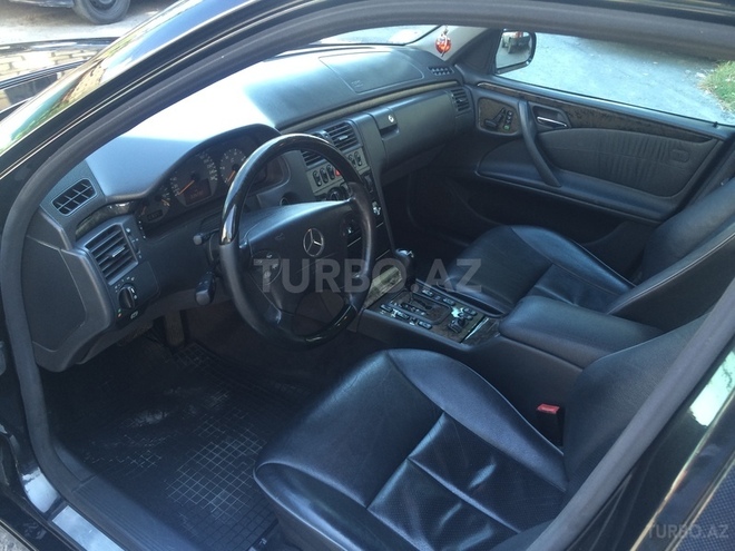 Mercedes E 270 2000, 230,000 km - 2.7 l - Şəki