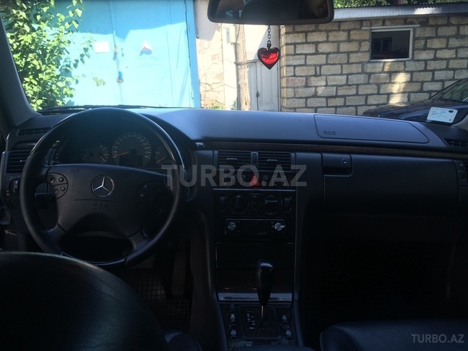 Mercedes E 270 2000, 230,000 km - 2.7 l - Şəki