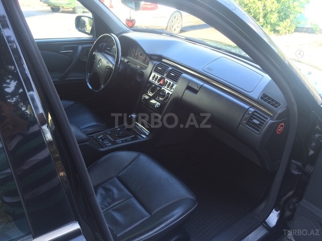 Mercedes E 270 2000, 230,000 km - 2.7 l - Şəki