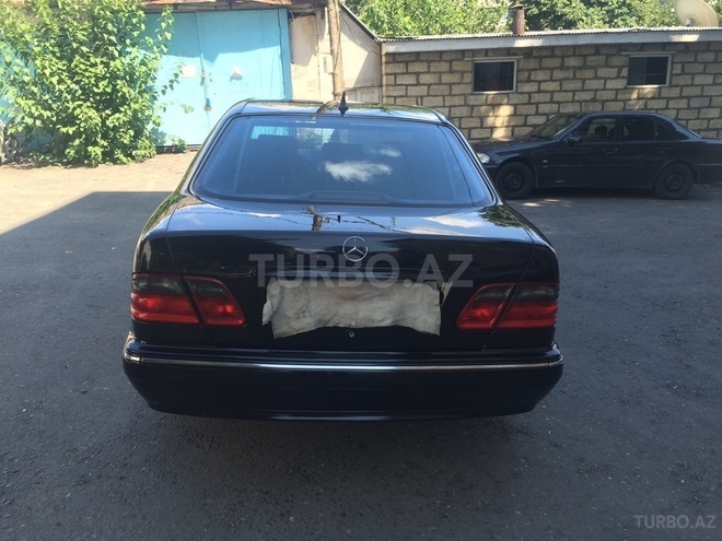 Mercedes E 270 2000, 230,000 km - 2.7 l - Şəki