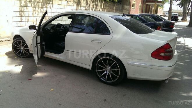 Mercedes E 270 2003, 229,000 km - 2.7 l - Bakı