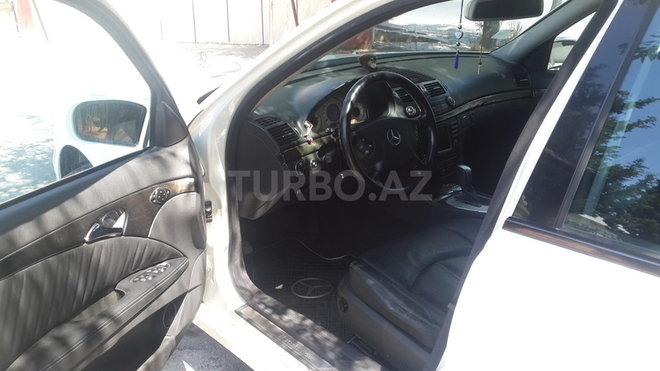 Mercedes E 270 2003, 229,000 km - 2.7 l - Bakı