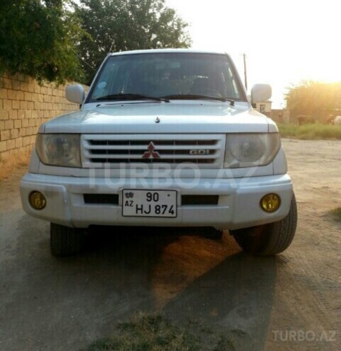 Mitsubishi Pajero io 2000, 110,000 km - 2.0 l - Neftçala