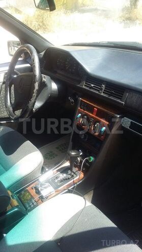 Mercedes E 200 1995, 300,000 km - 2.0 l - Bakı