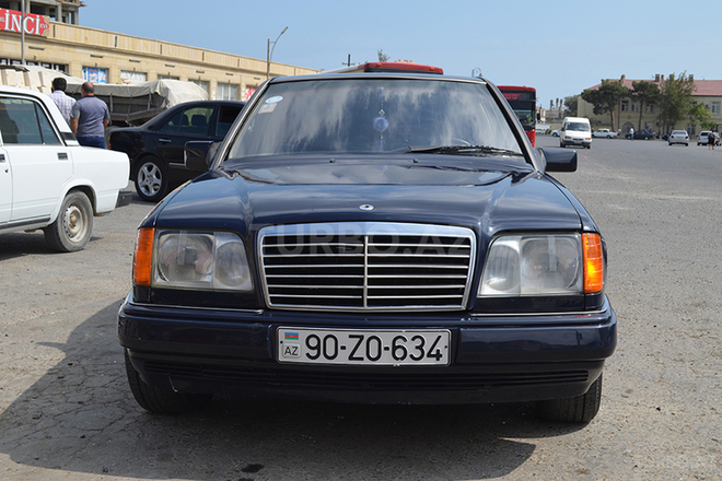 Mercedes E 220 1993, 679,000 km - 2.2 l - Bakı