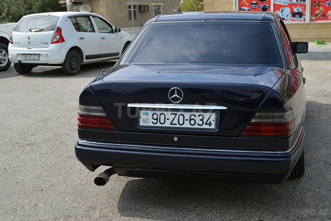 Mercedes E 220 1993, 679,000 km - 2.2 l - Bakı