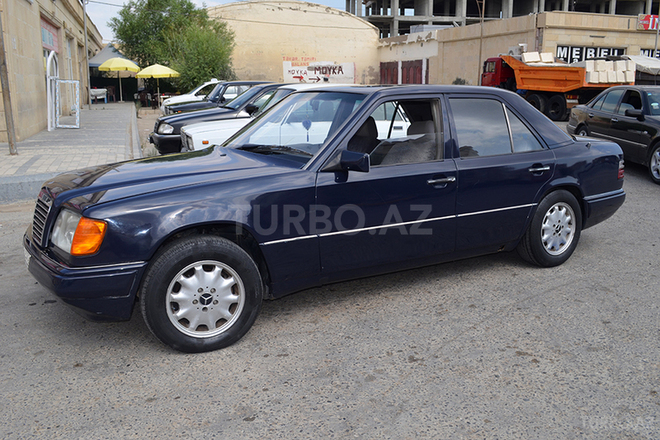 Mercedes E 220 1993, 679,000 km - 2.2 l - Bakı