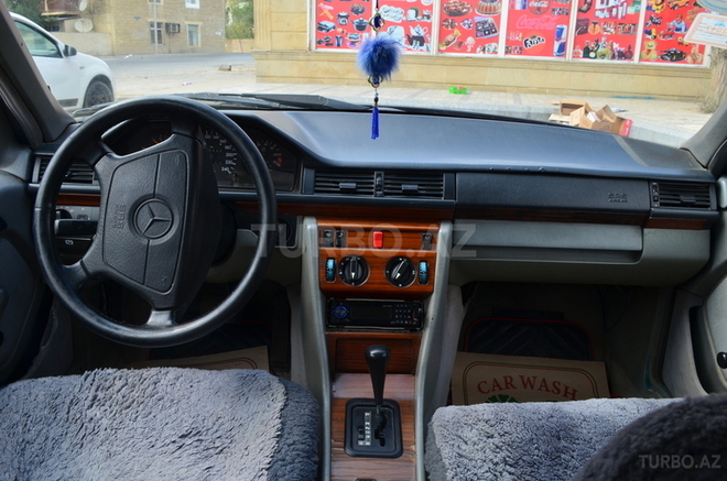 Mercedes E 220 1993, 679,000 km - 2.2 l - Bakı