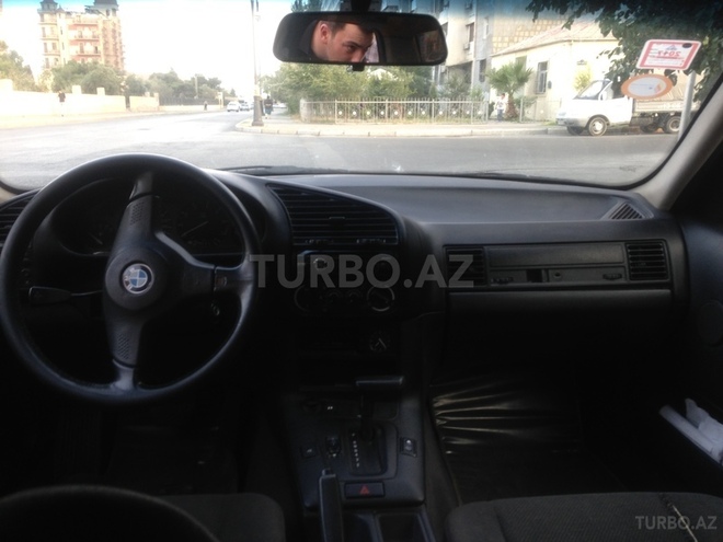 BMW 320 1991, 220,000 km - 2.0 l - Bakı
