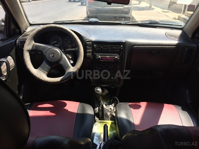 Volkswagen Polo 1995, 200,000 km - 1.6 l - Bakı