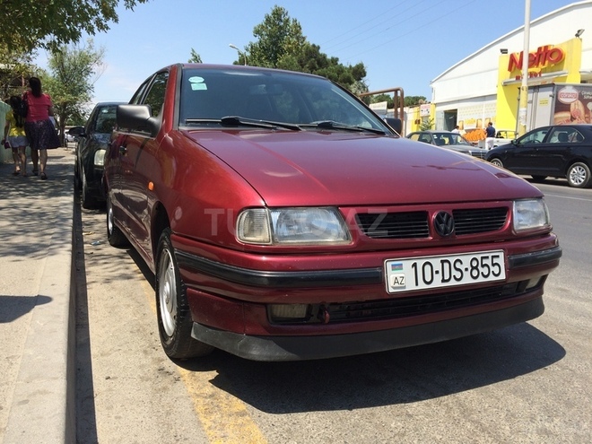 Volkswagen Polo 1995, 200,000 km - 1.6 l - Bakı
