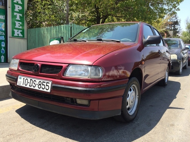 Volkswagen Polo 1995, 200,000 km - 1.6 l - Bakı