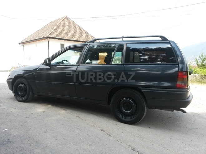 Opel Astra 1994, 385,000 km - 1.6 l - Şəki