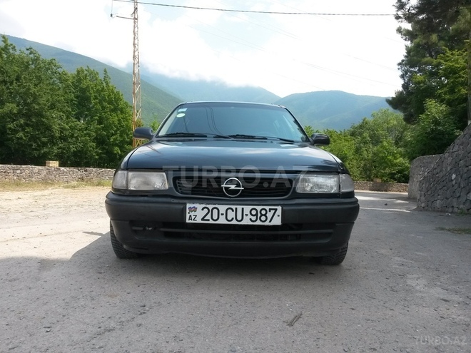 Opel Astra 1994, 385,000 km - 1.6 l - Şəki