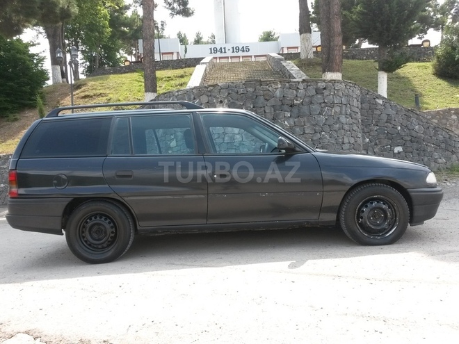 Opel Astra 1994, 385,000 km - 1.6 l - Şəki