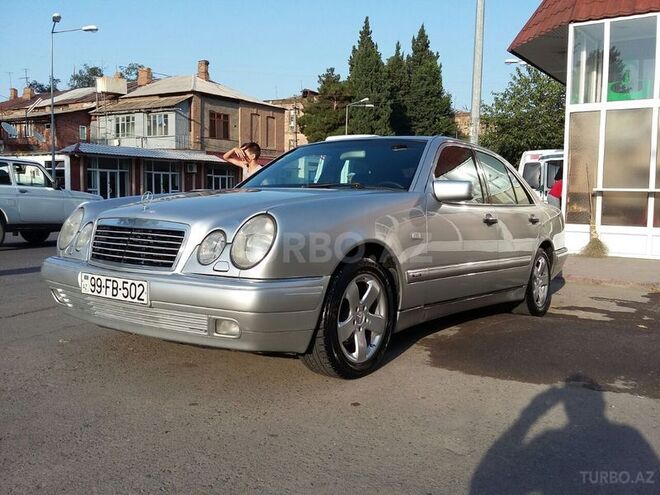 Mercedes E 220 1998, 198,400 km - 2.2 l - Gəncə