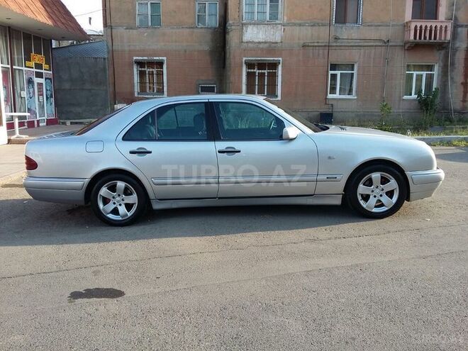Mercedes E 220 1998, 198,400 km - 2.2 l - Gəncə
