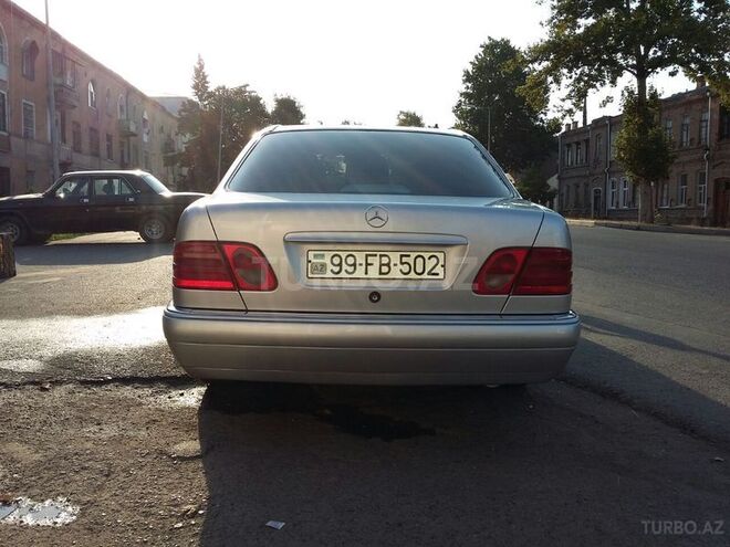 Mercedes E 220 1998, 198,400 km - 2.2 l - Gəncə