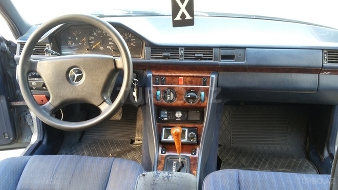 Mercedes E 250 1991, 320,000 km - 2.5 л - Bakı