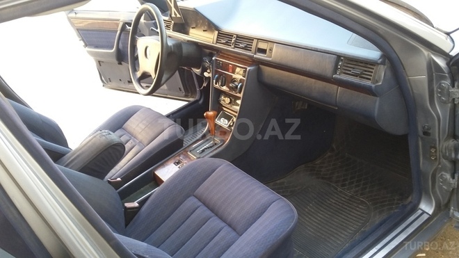 Mercedes E 250 1991, 320,000 km - 2.5 л - Bakı