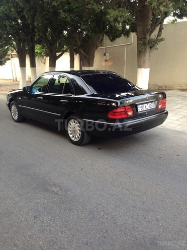 Mercedes E 220 1998, 288,000 km - 2.2 l - Sumqayıt