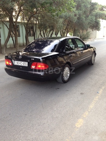 Mercedes E 220 1998, 288,000 km - 2.2 l - Sumqayıt