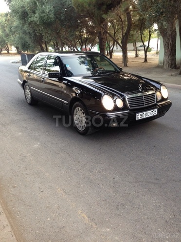 Mercedes E 220 1998, 288,000 km - 2.2 l - Sumqayıt